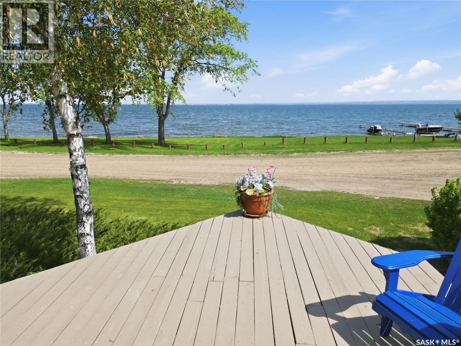 640 Beach AVENUE — photo 4