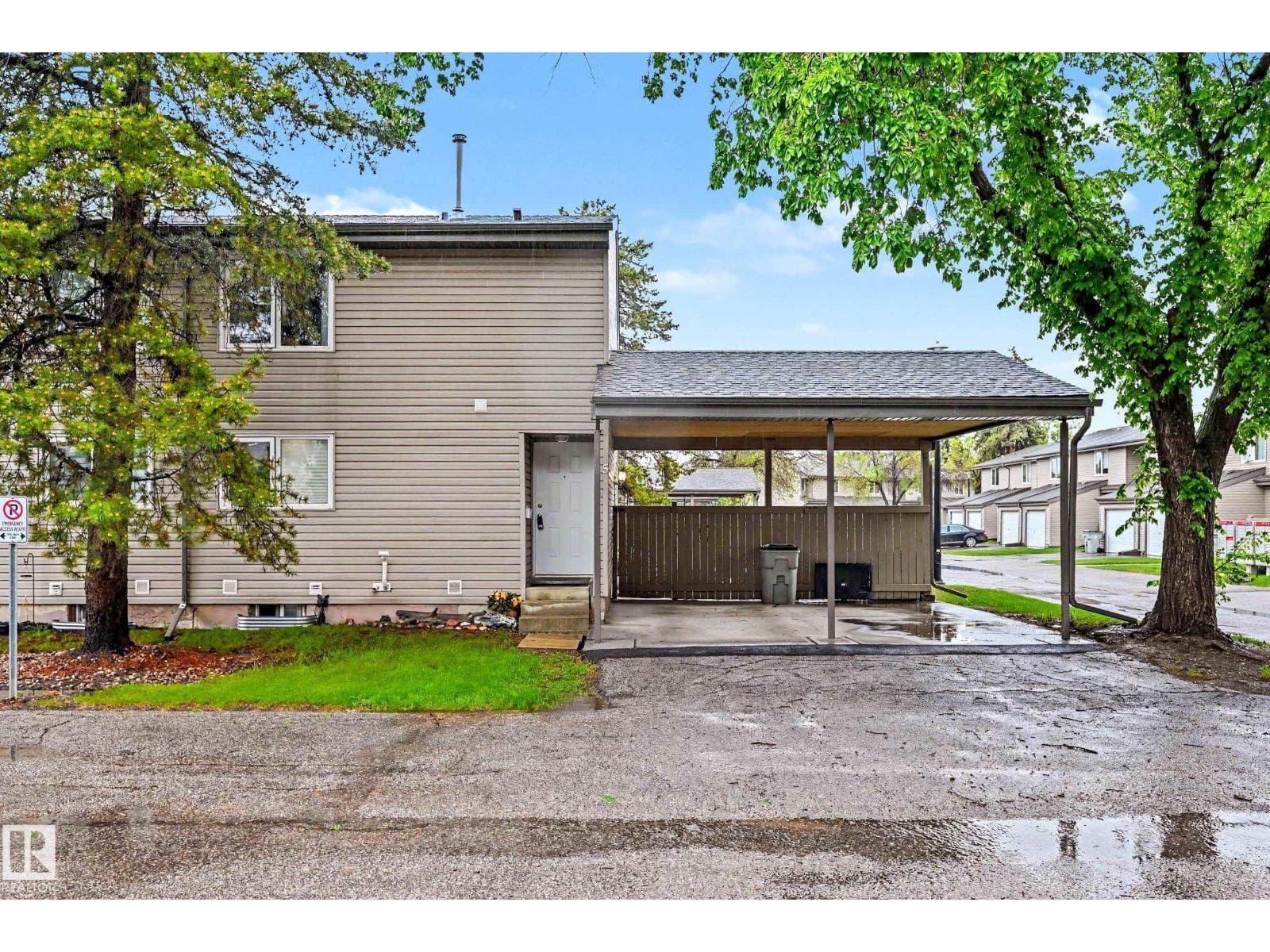15 AKINSDALE GD