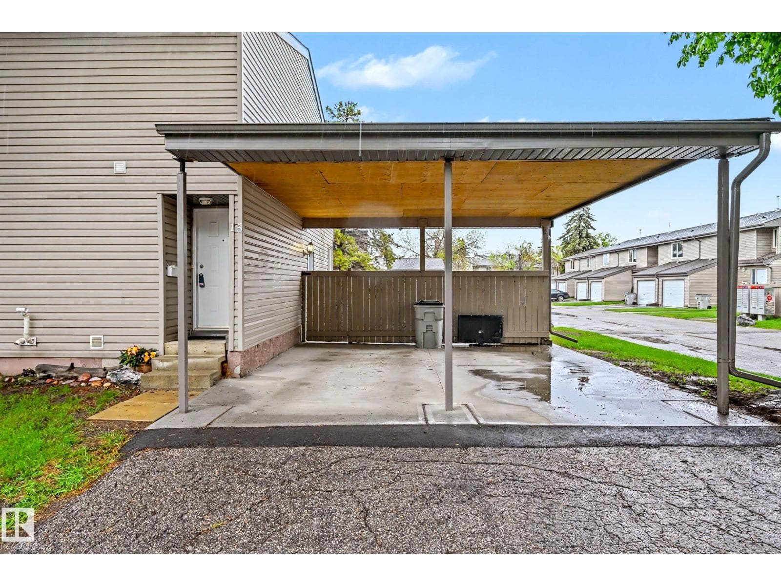 15 AKINSDALE GD — photo 3