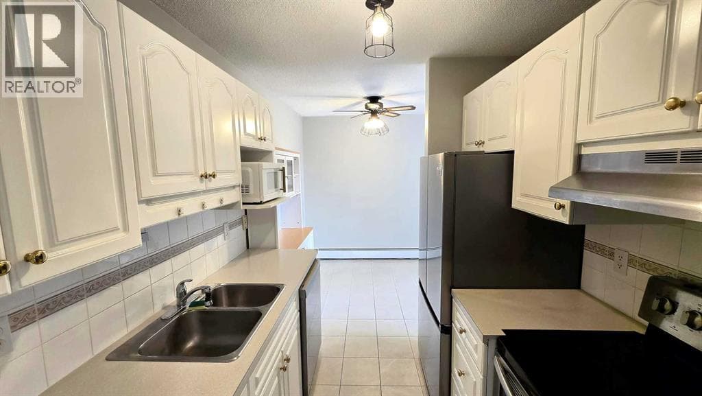 112, 315 Heritage Drive SE — photo 3