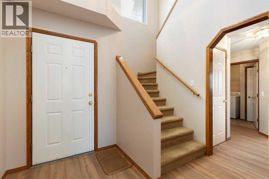 205 Scotia Point NW — photo 3
