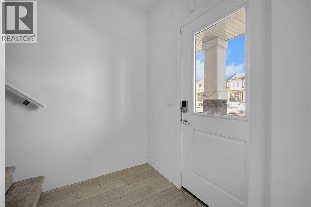 693 Savanna Boulevard NE — photo 2