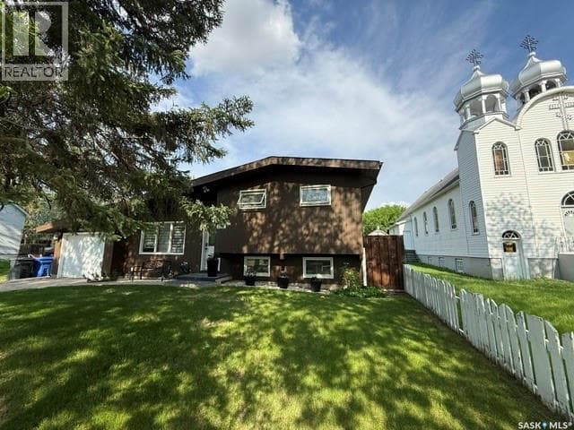 136 Windsor AVENUE — photo 3