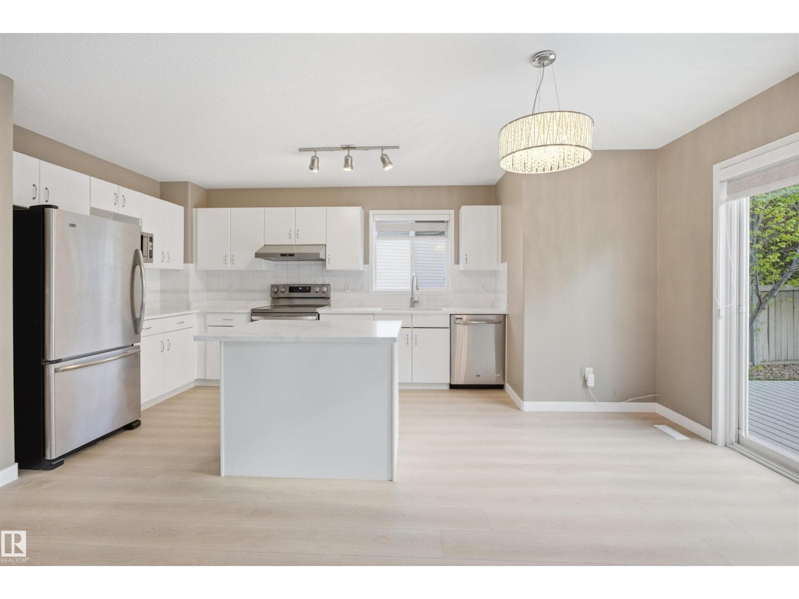 2610 33A Street NW — photo 5