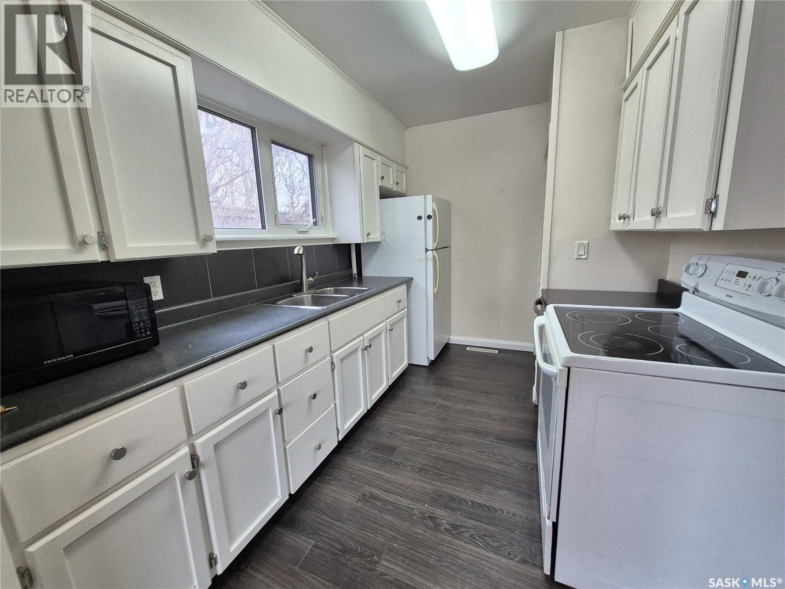 209 Prairie STREET — photo 2