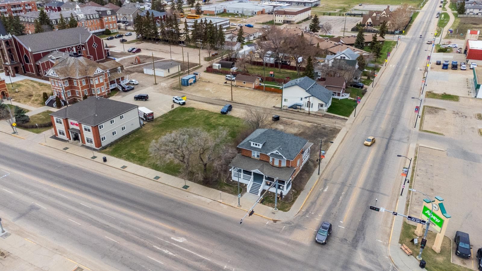 10002  100 Avenue — photo 3