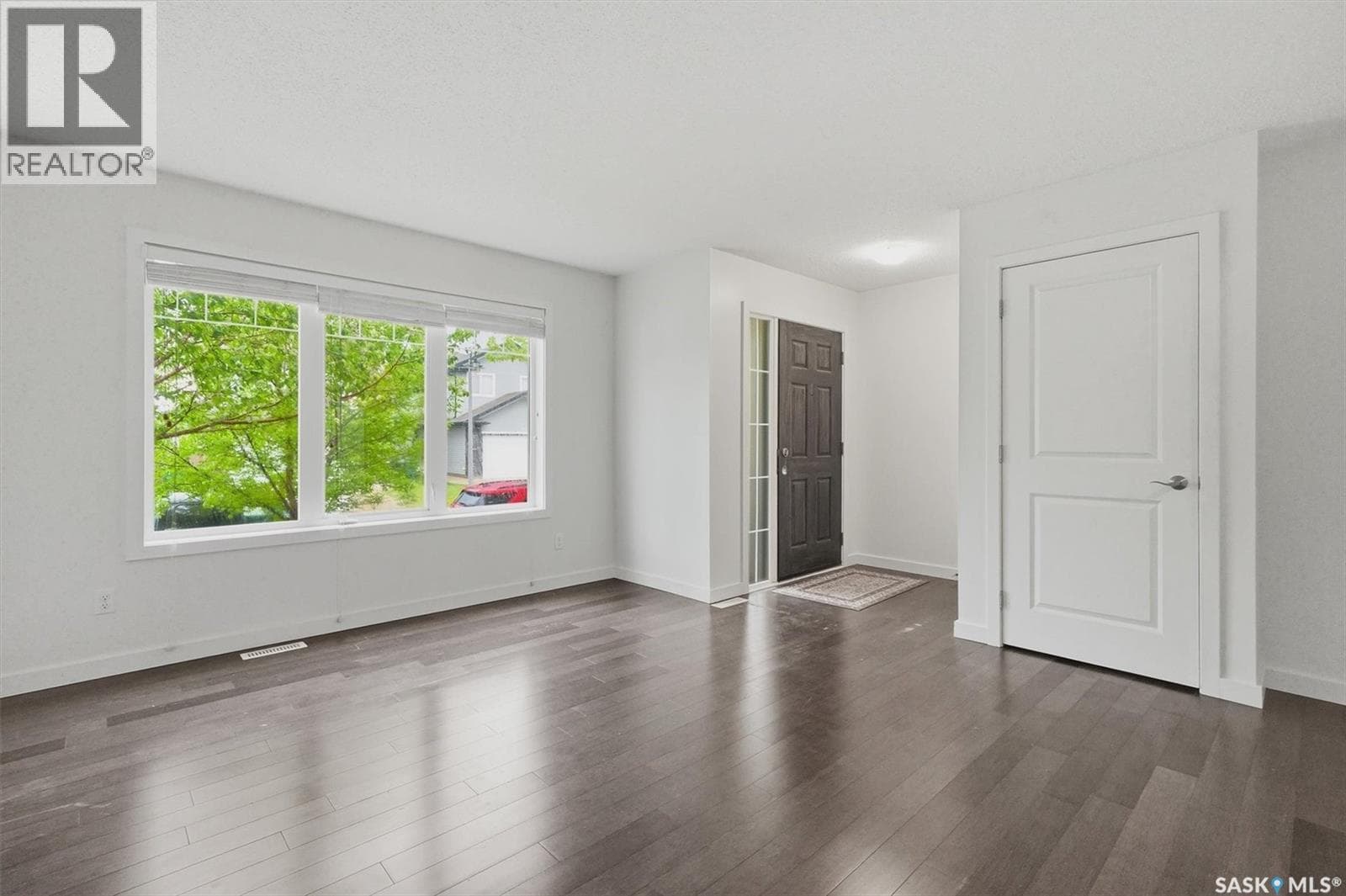 265 245 Ashworth CRESCENT — photo 4