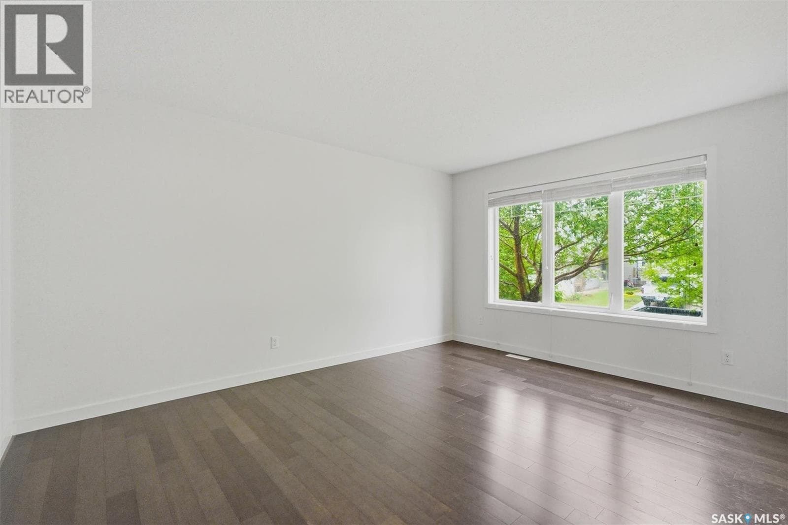 265 245 Ashworth CRESCENT — photo 5