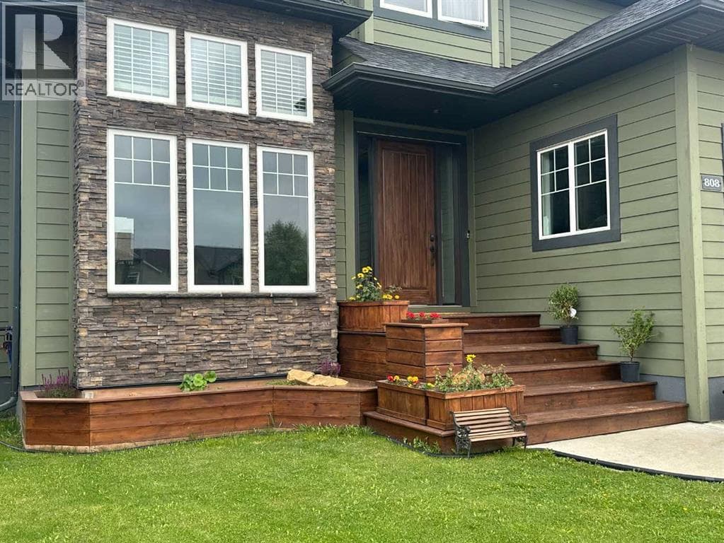 808 10 Street SE — photo 3