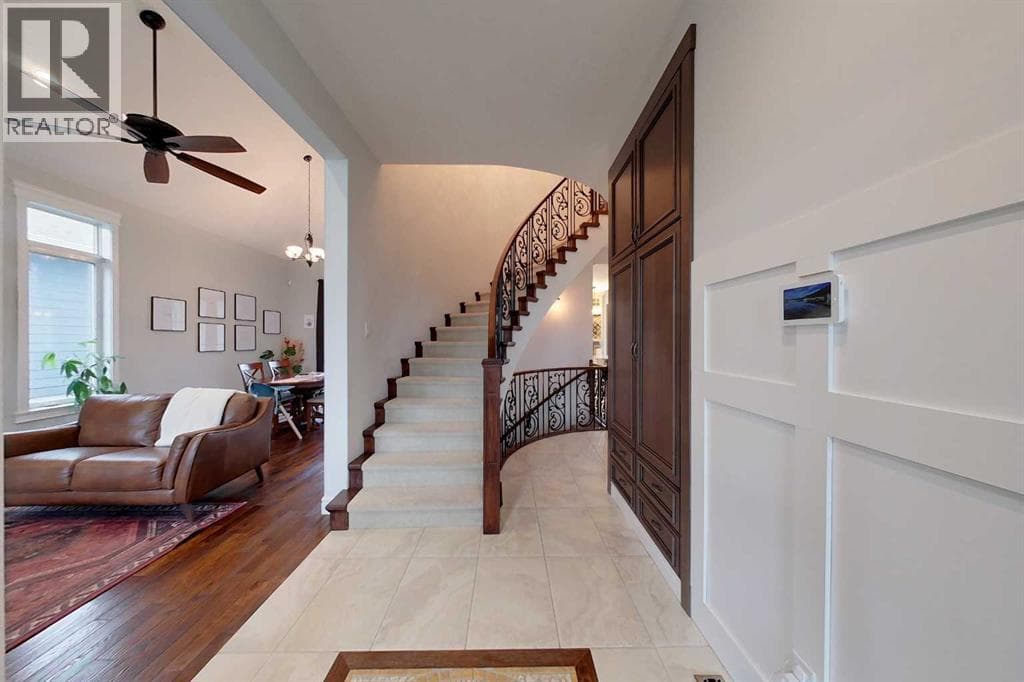808 10 Street SE — photo 4