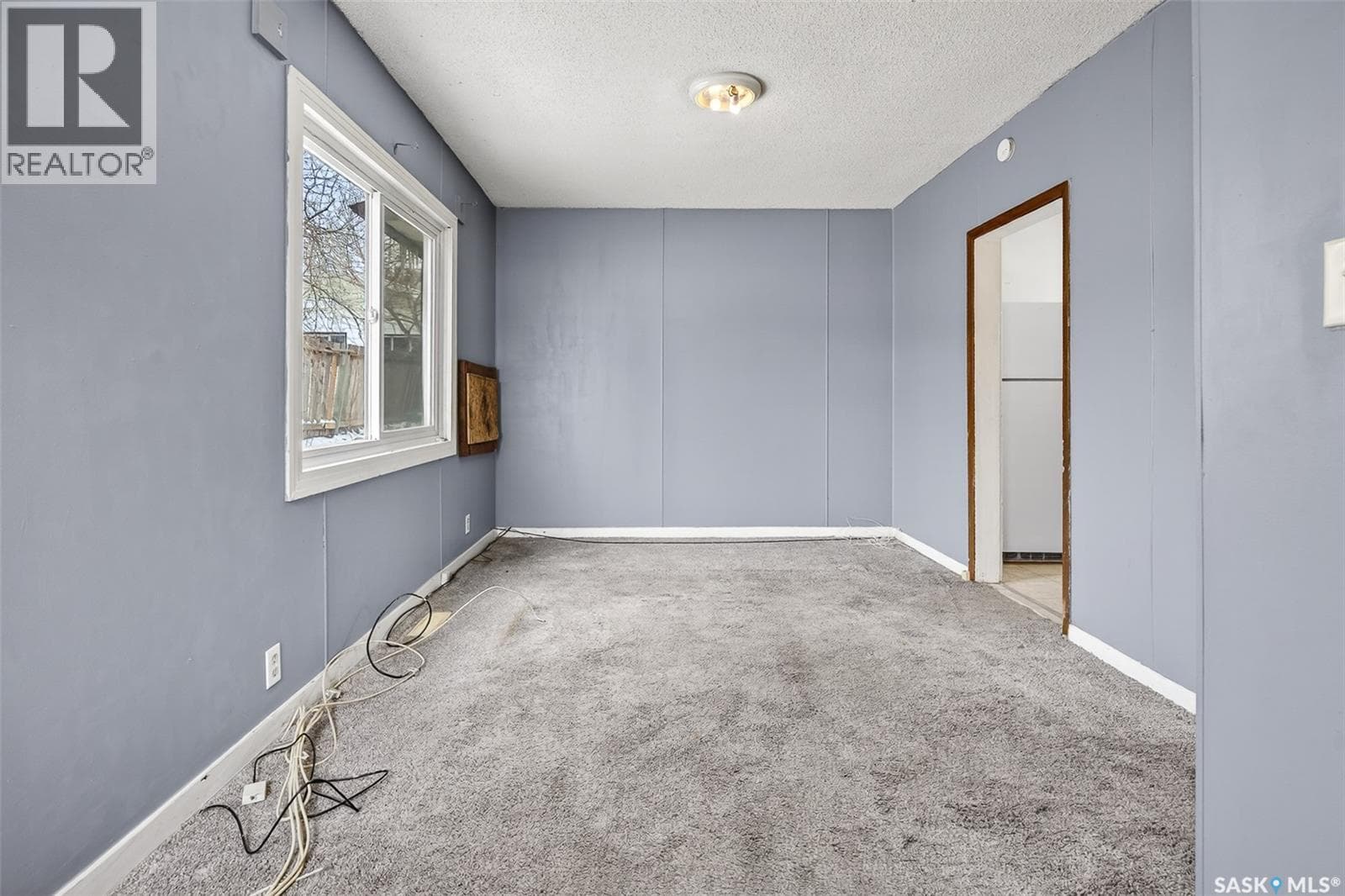 1042 Fairford STREET E — photo 2