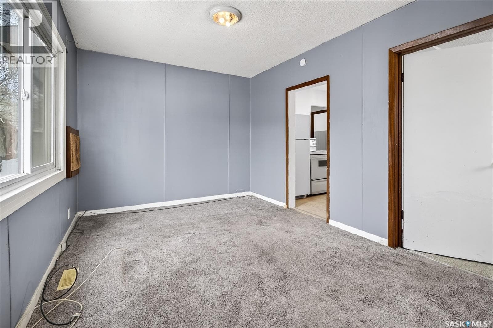 1042 Fairford STREET E — photo 3