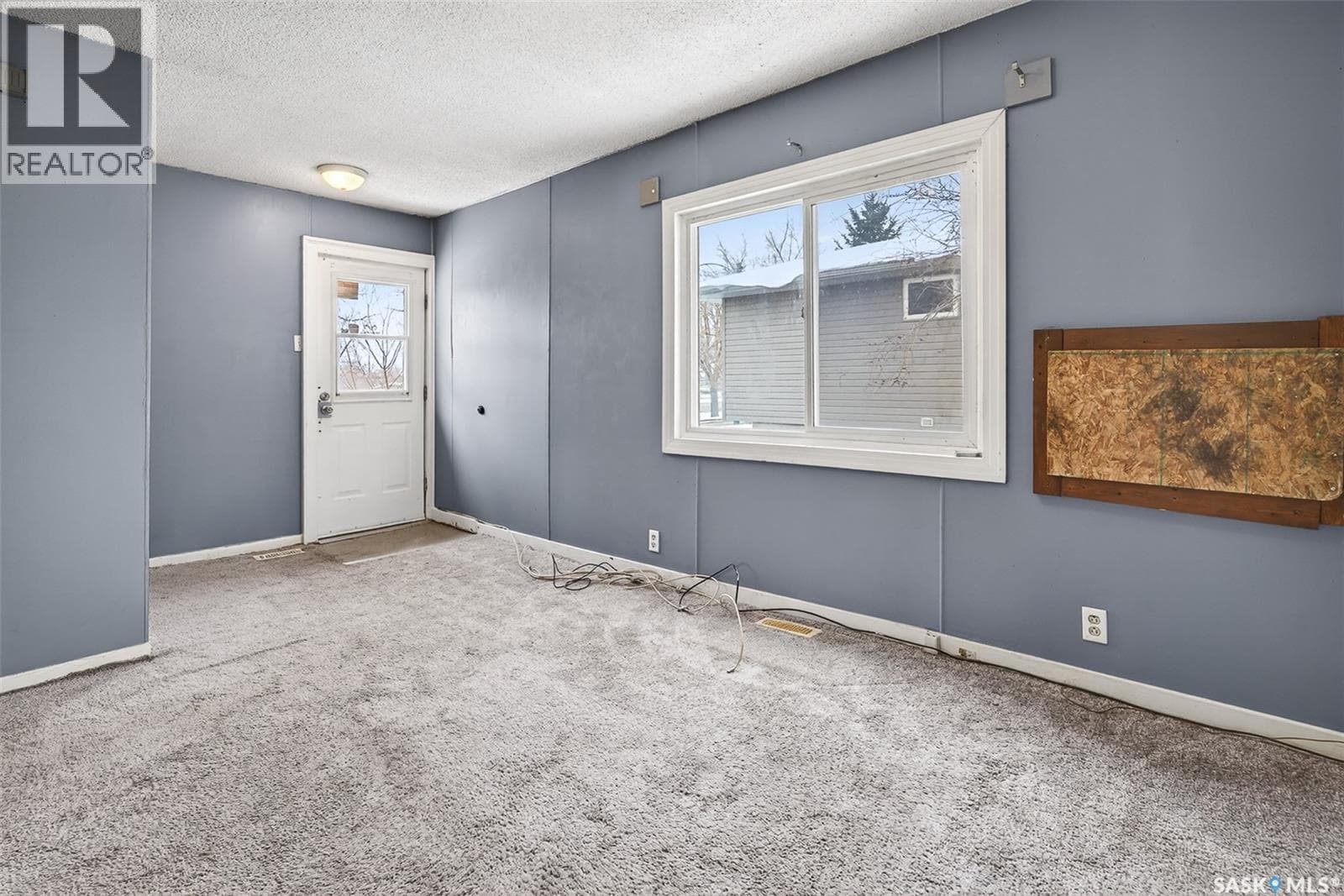 1042 Fairford STREET E — photo 4
