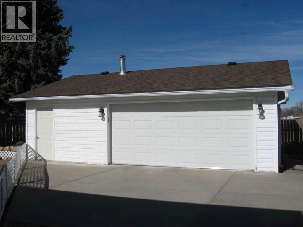 6 westrose Avenue W — photo 2