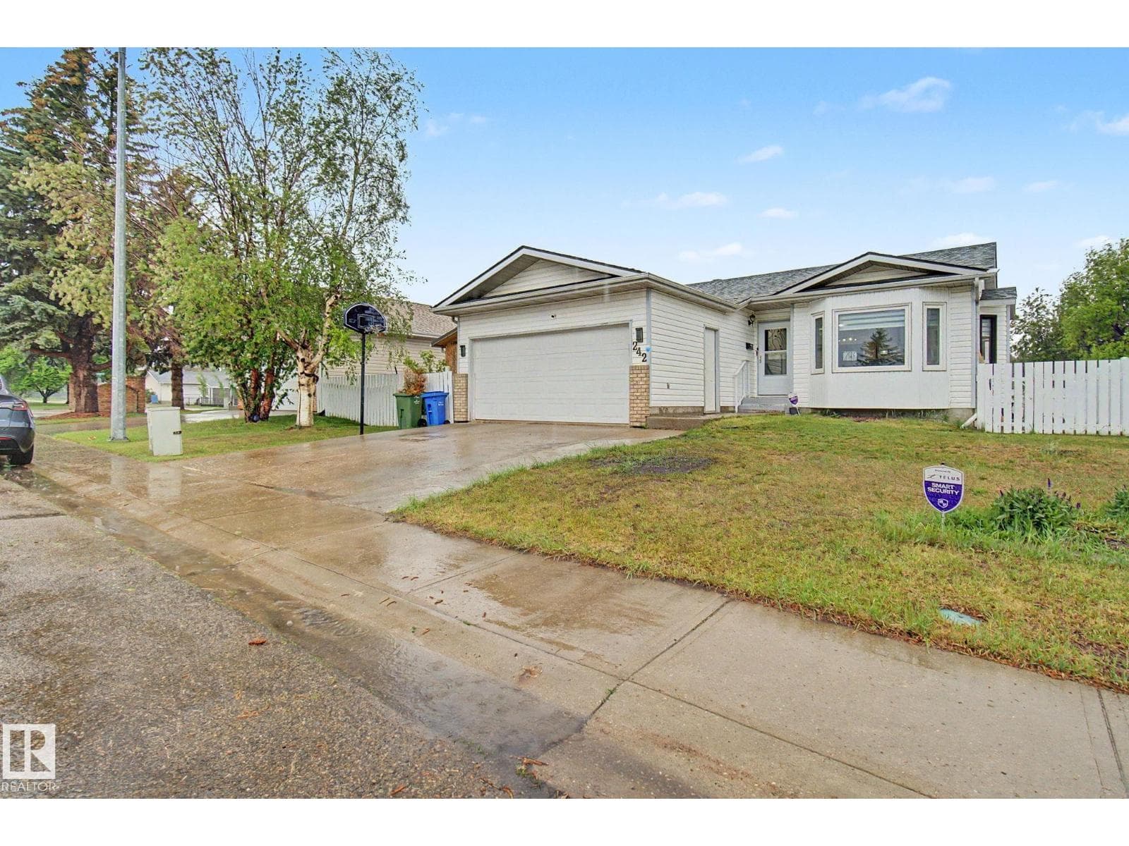 242 NORTHMOUNT DR — photo 3