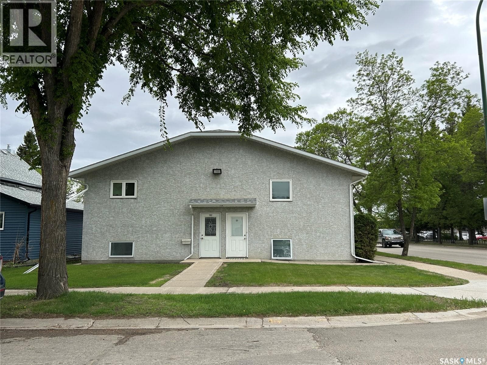 202 739 10th STREET