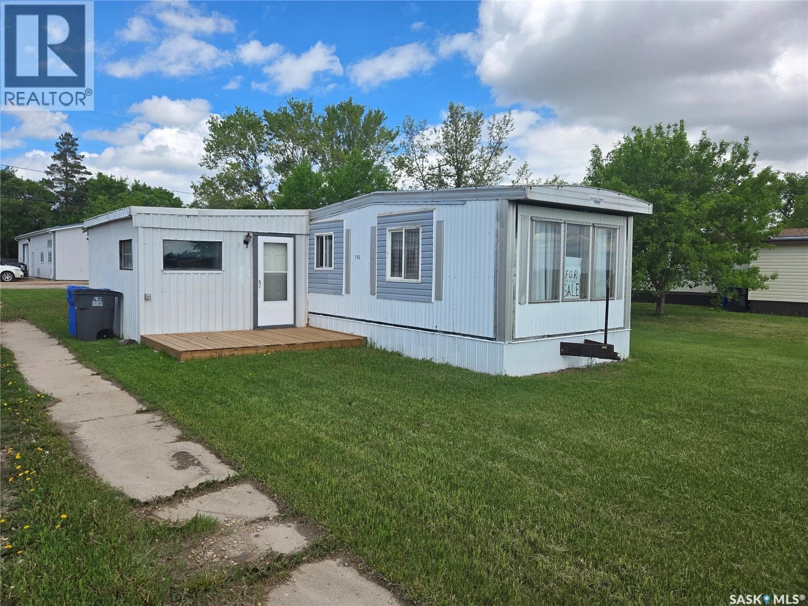 702 Railway AVENUE — photo 2