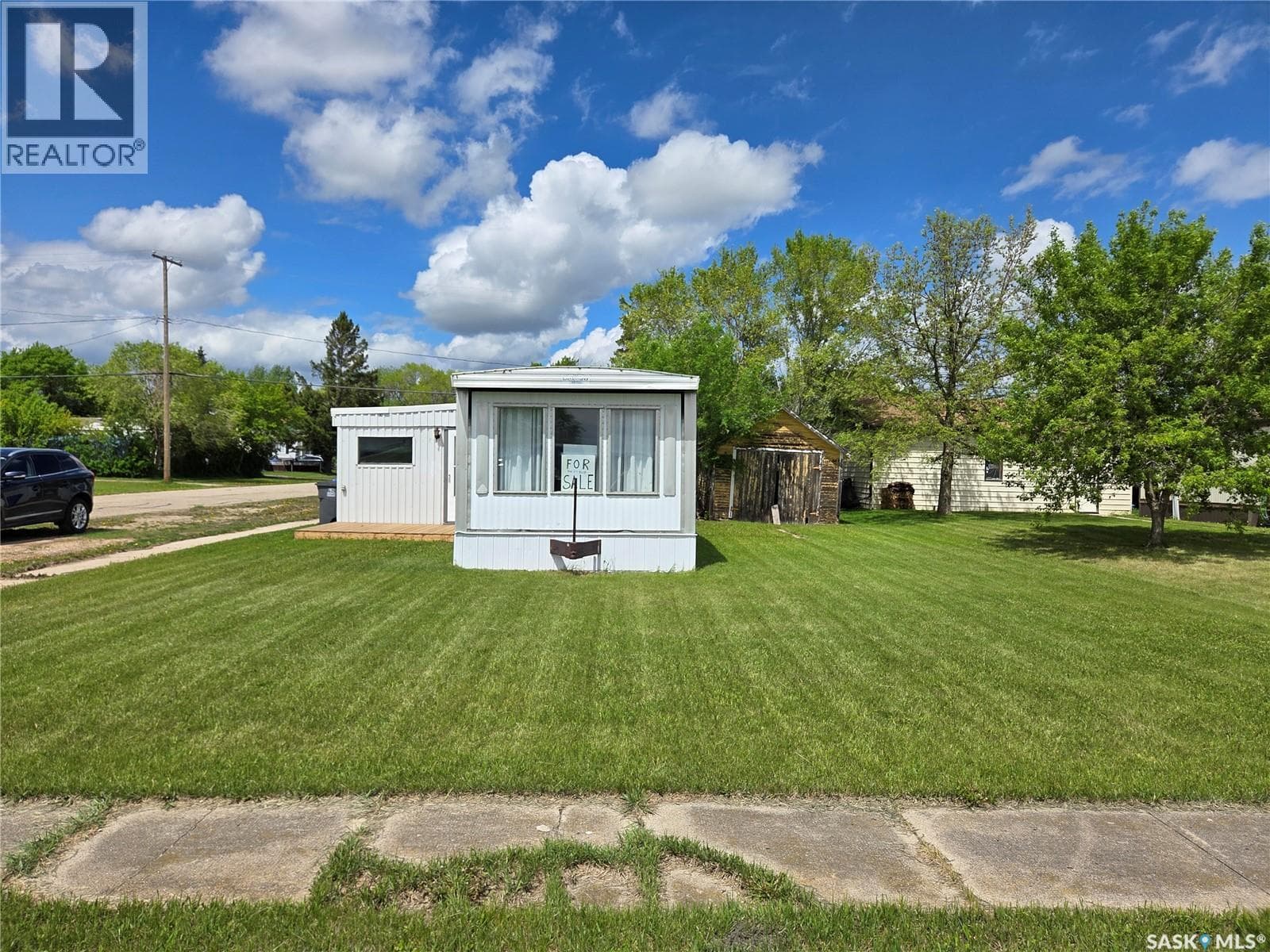 702 Railway AVENUE — photo 3