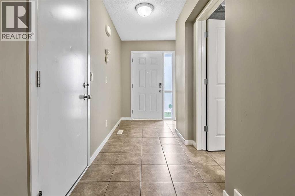 32 Cranston Gate SE — photo 2