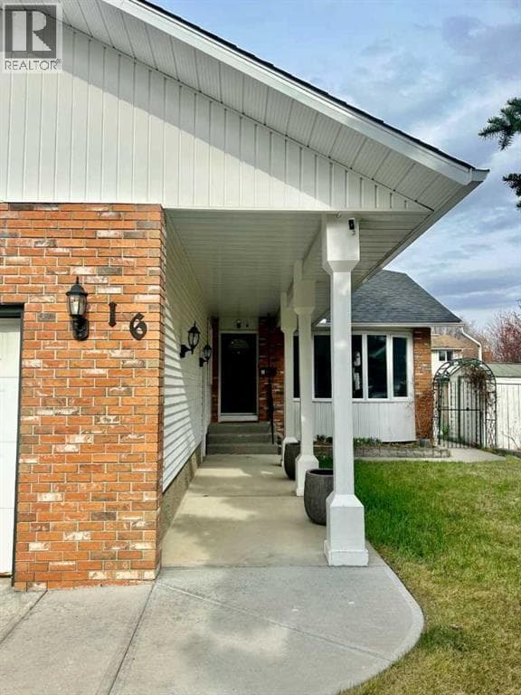 16 Woodfield Court SW