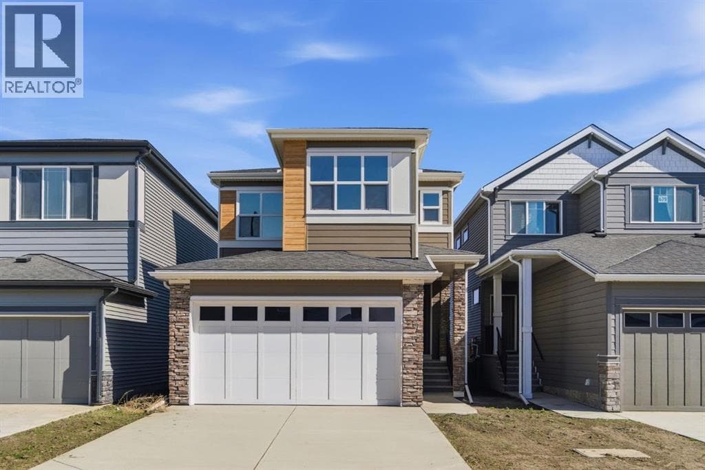 675 Buffaloberry Manor SE