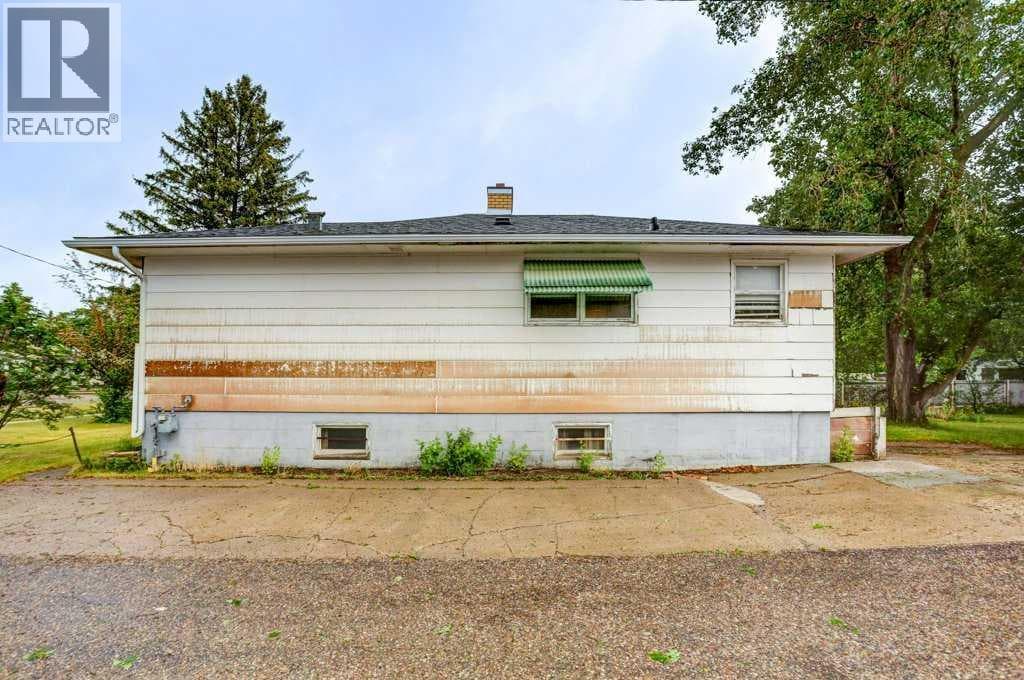 5104 54 Avenue — photo 3