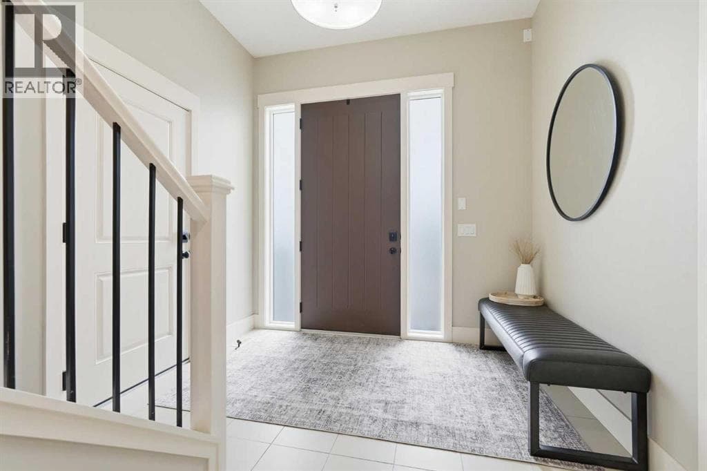 1684 37 Avenue SW — photo 3