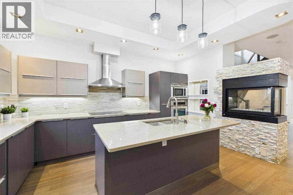 2430 28 Avenue SW photo 7