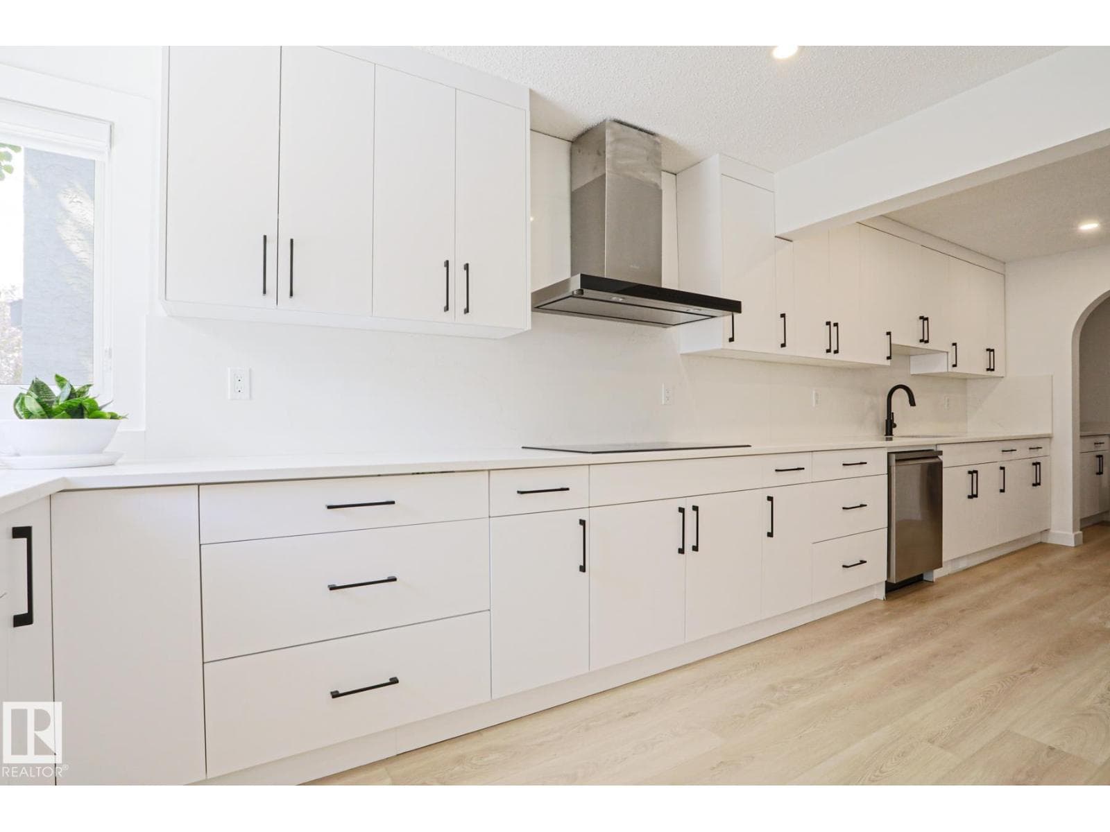 11347 10 AV NW — photo 3