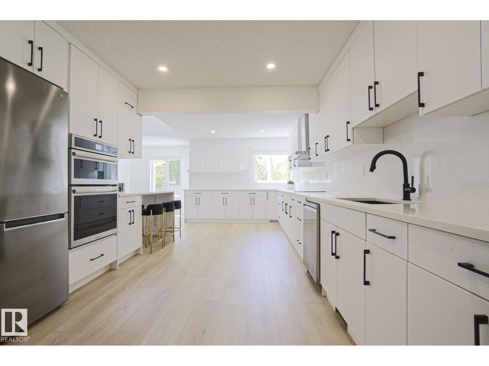 11347 10 AV NW — photo 4