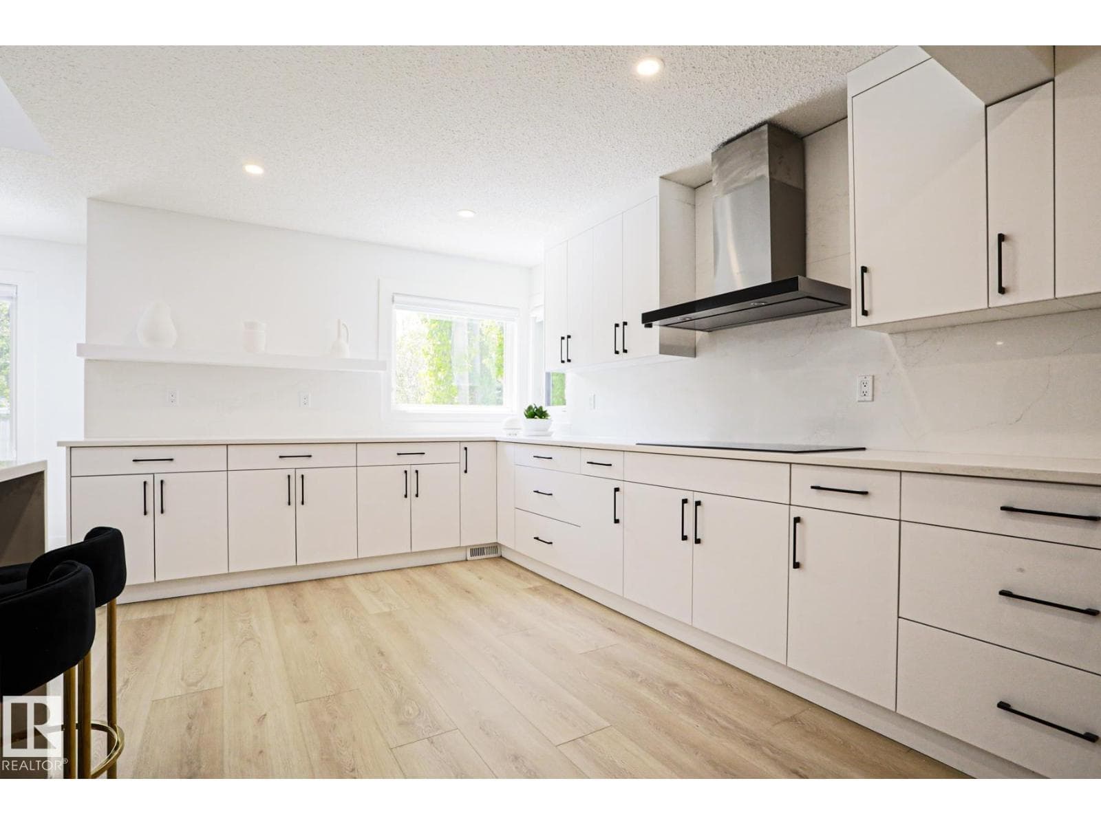 11347 10 AV NW — photo 5