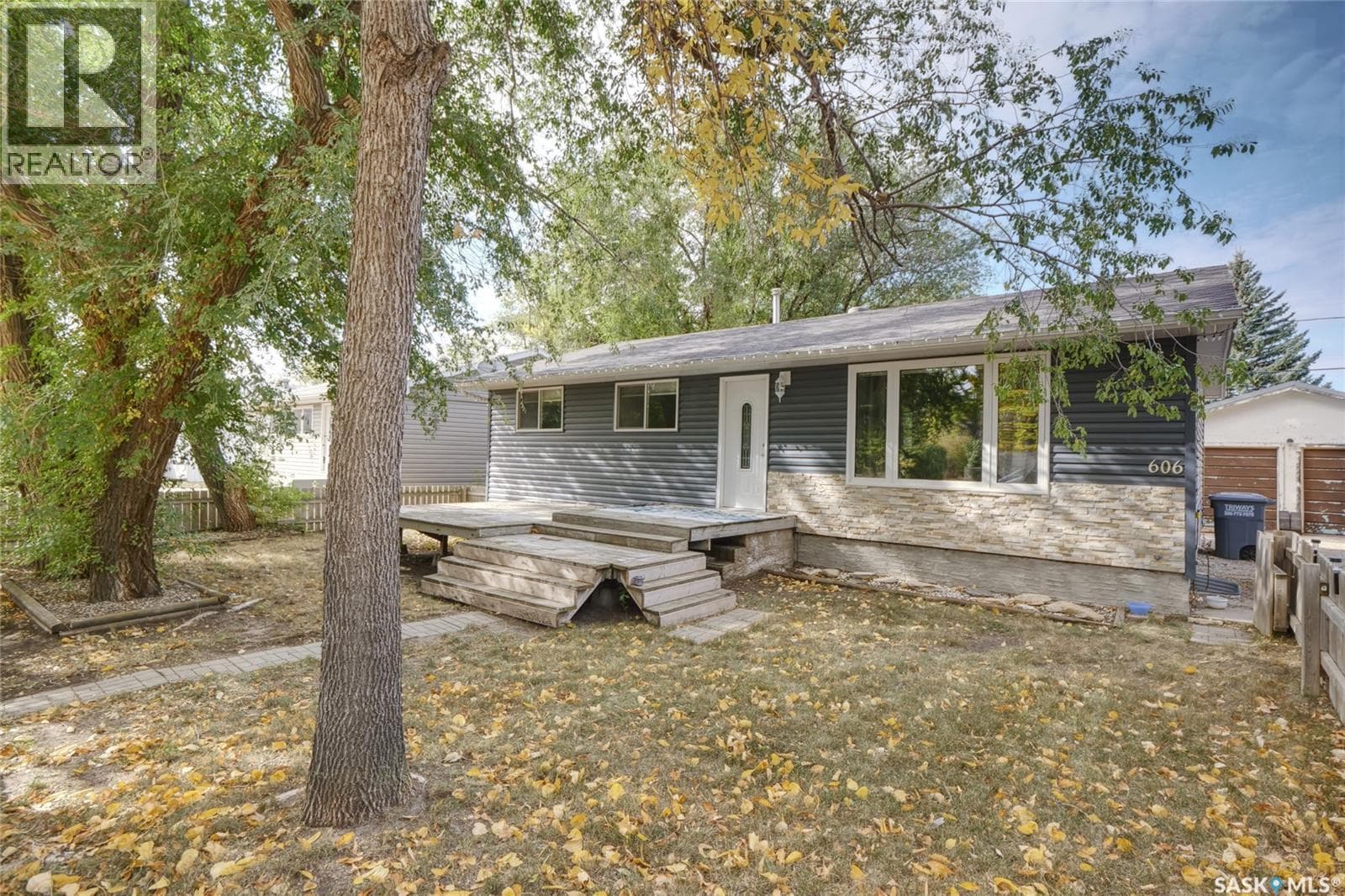 606 6th STREET W