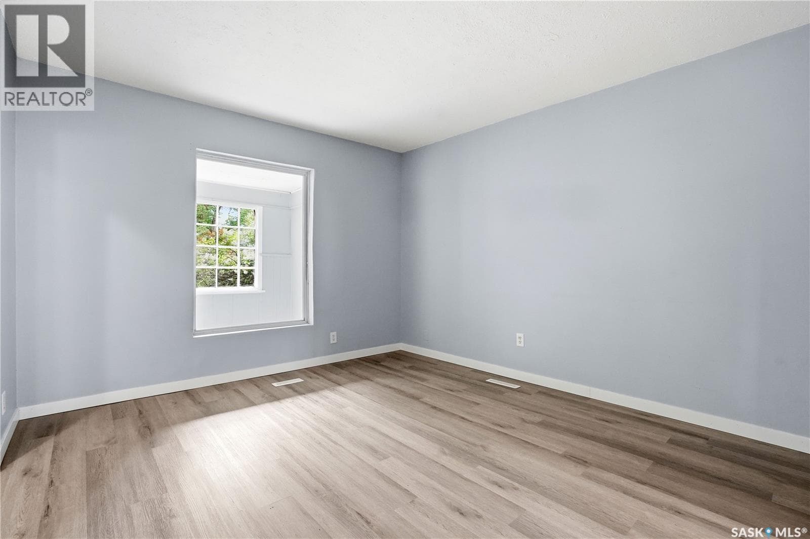 735 Wascana STREET — photo 5