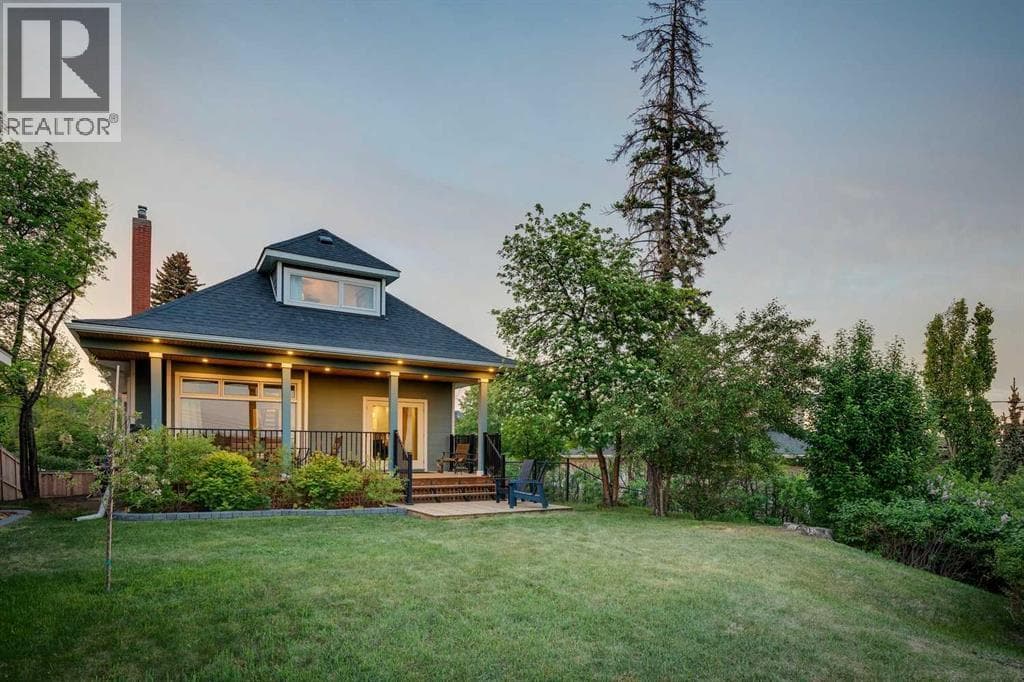 1017 38 Avenue SW — photo 4