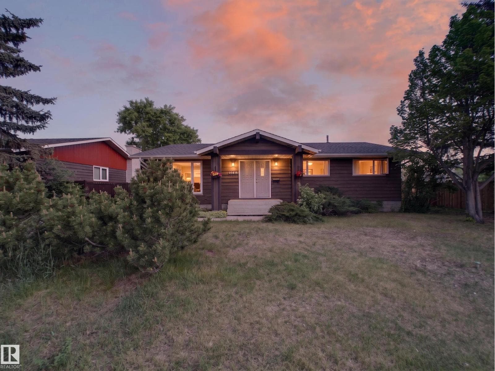 18416 90 AV NW