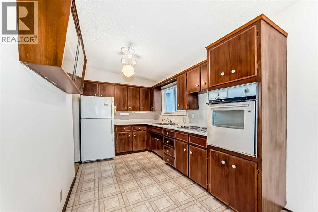 2224A 34 Street SW — photo 3