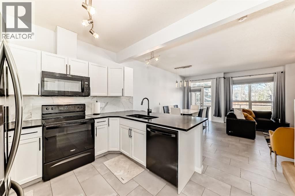 124 Royal Manor NW — photo 4