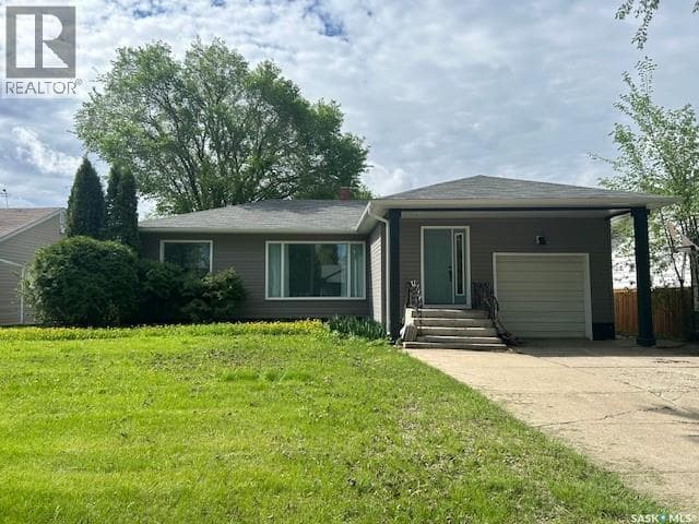 124 8th AVENUE W