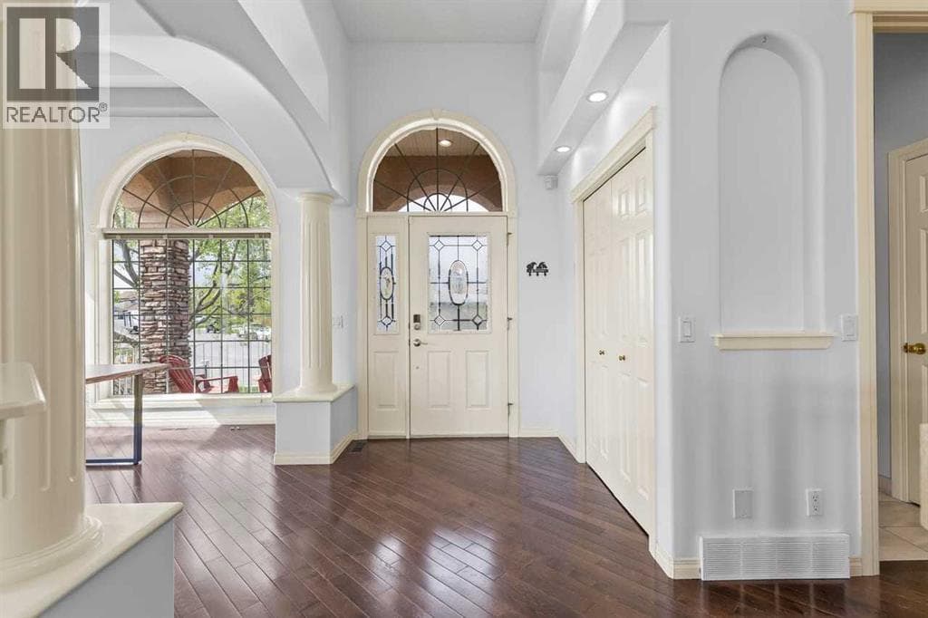 72 Strathlea Place SW — photo 5