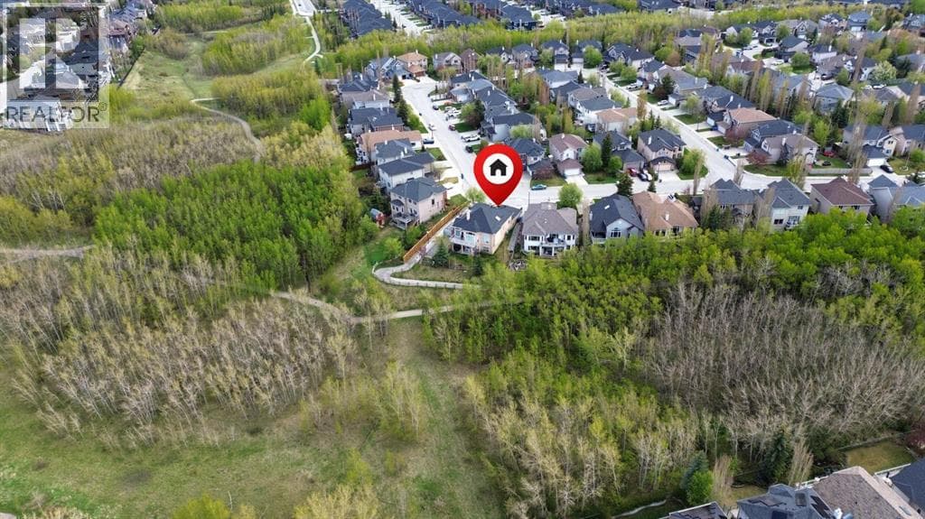 72 Strathlea Place SW