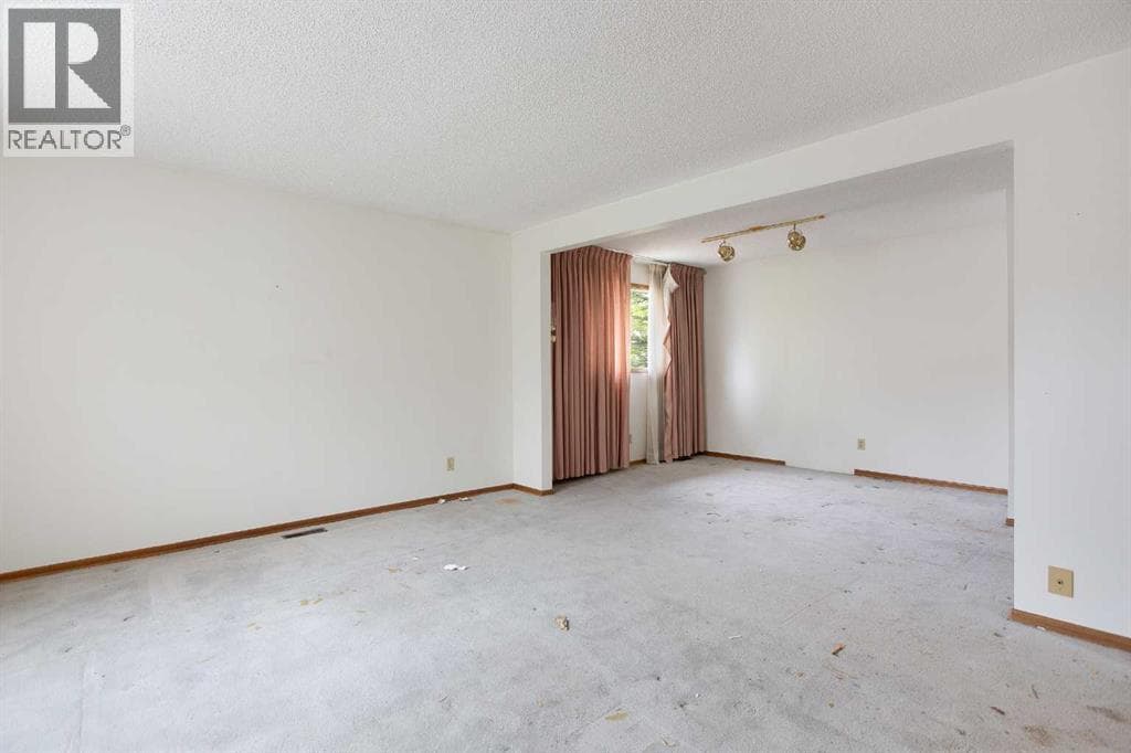 608 Aboyne Crescent NE — photo 3