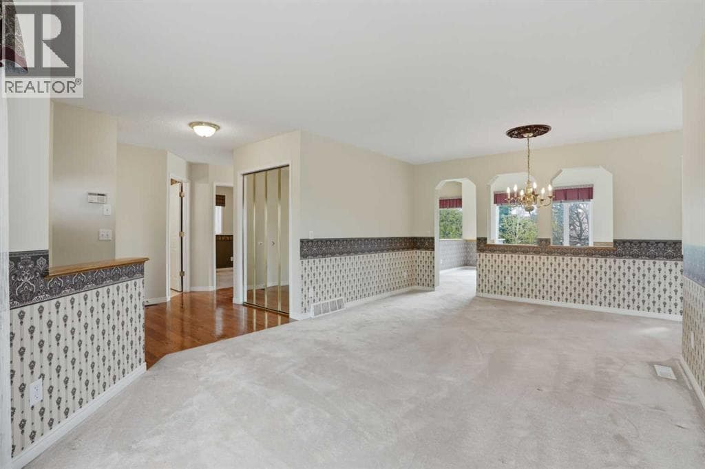 12 Citadel Park NW — photo 3