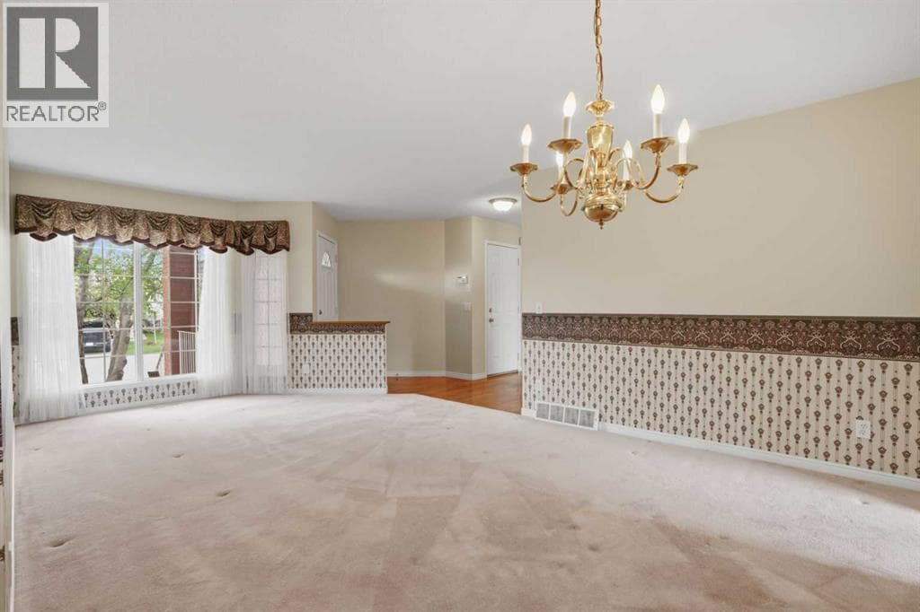 12 Citadel Park NW — photo 4