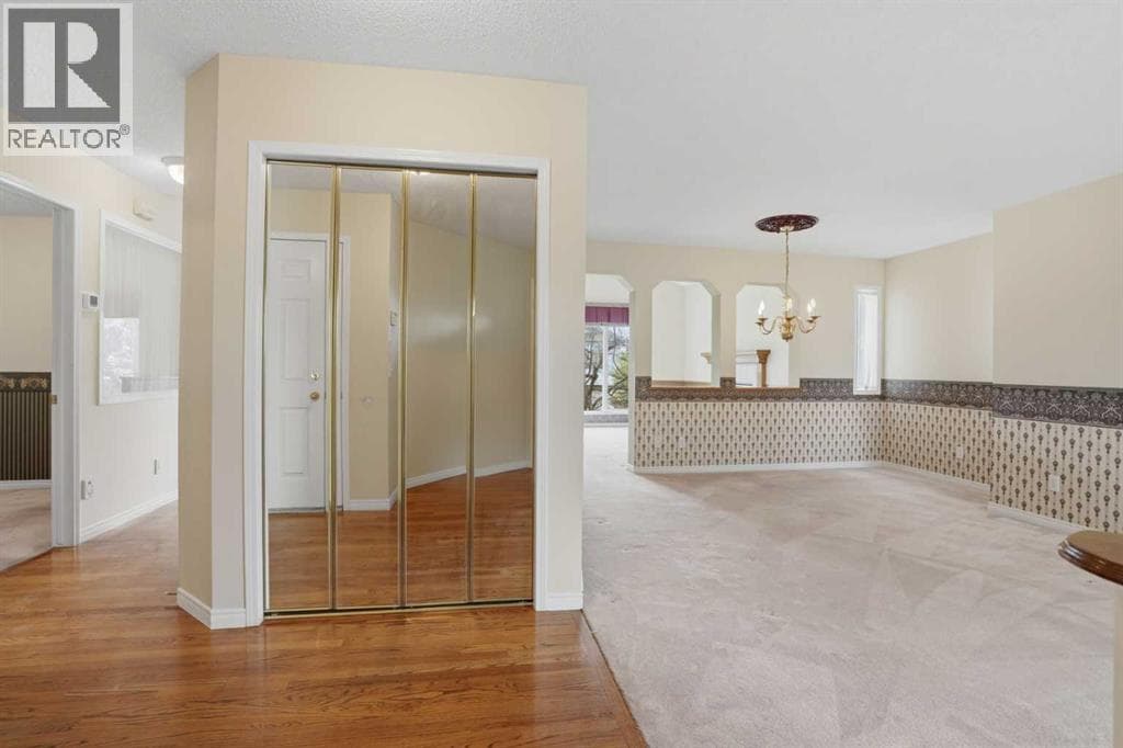 12 Citadel Park NW — photo 2