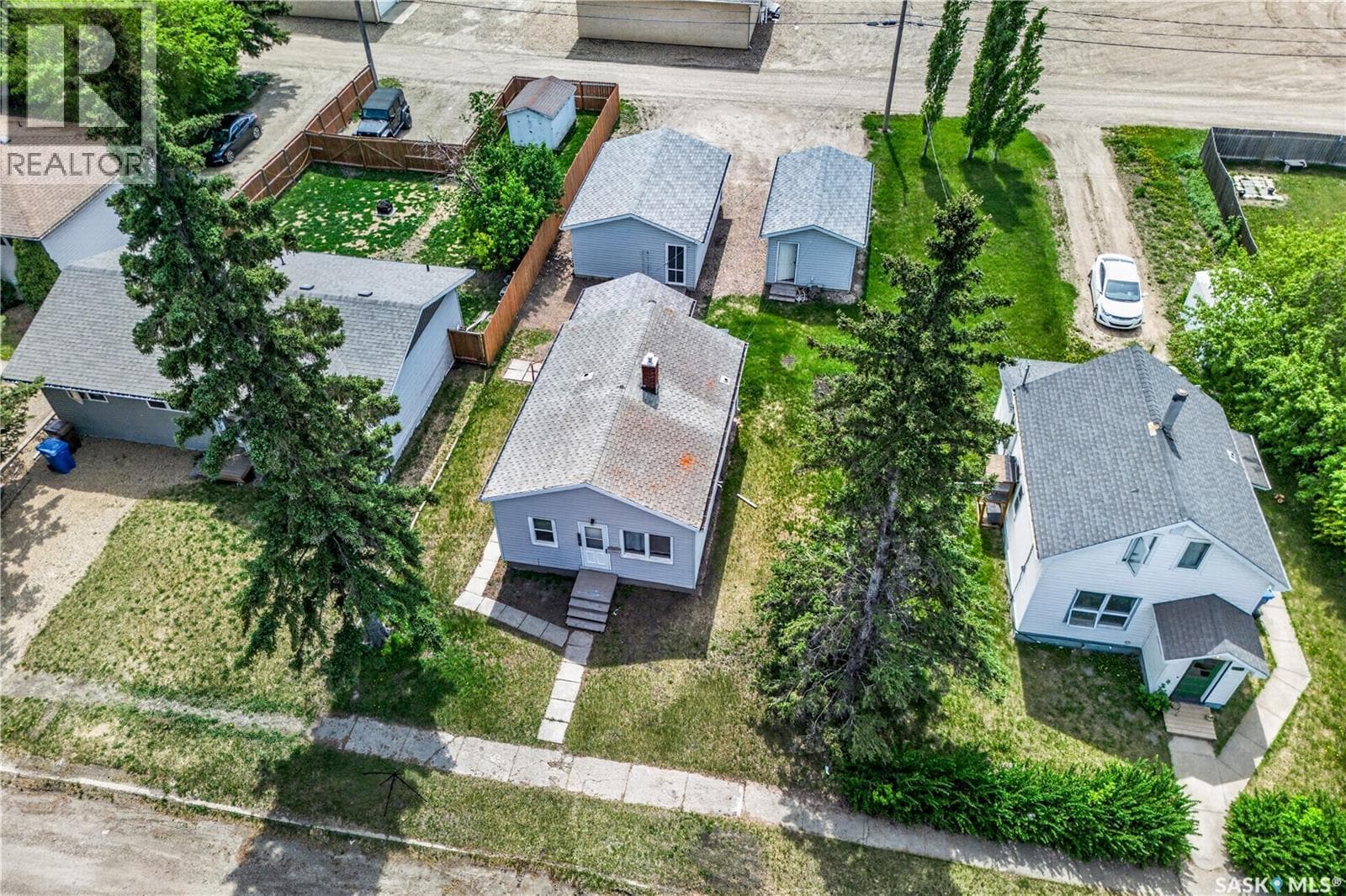305 Burrows AVENUE W — photo 2