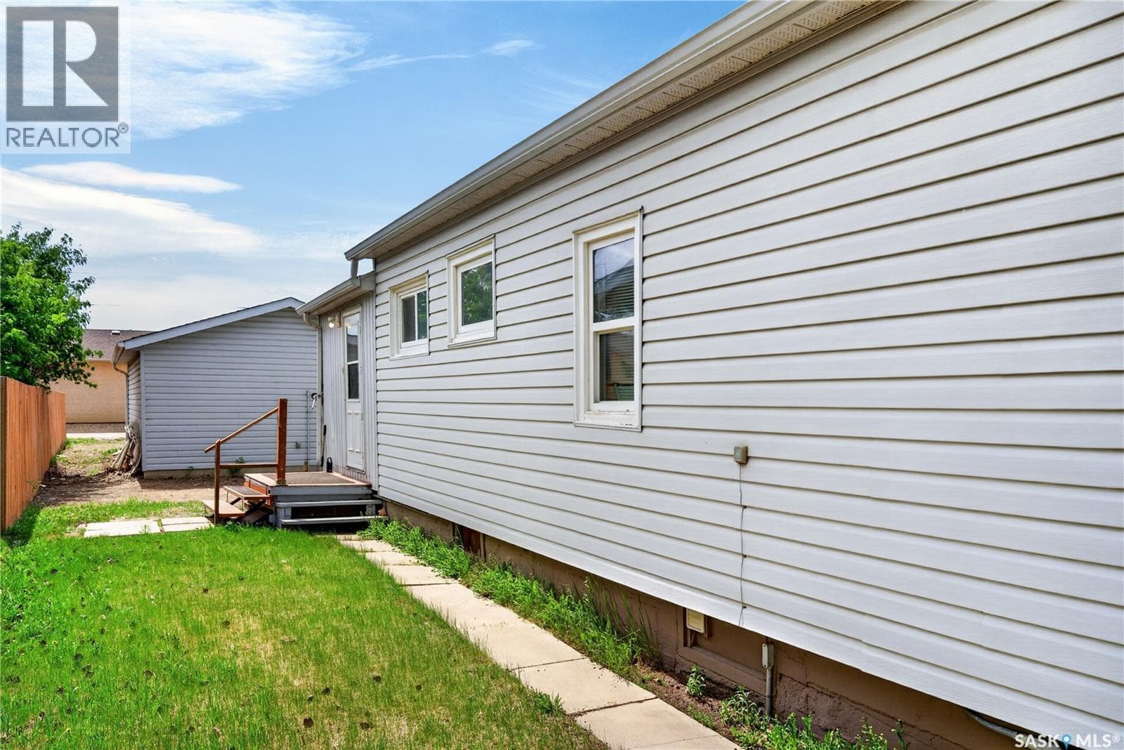 305 Burrows AVENUE W — photo 4