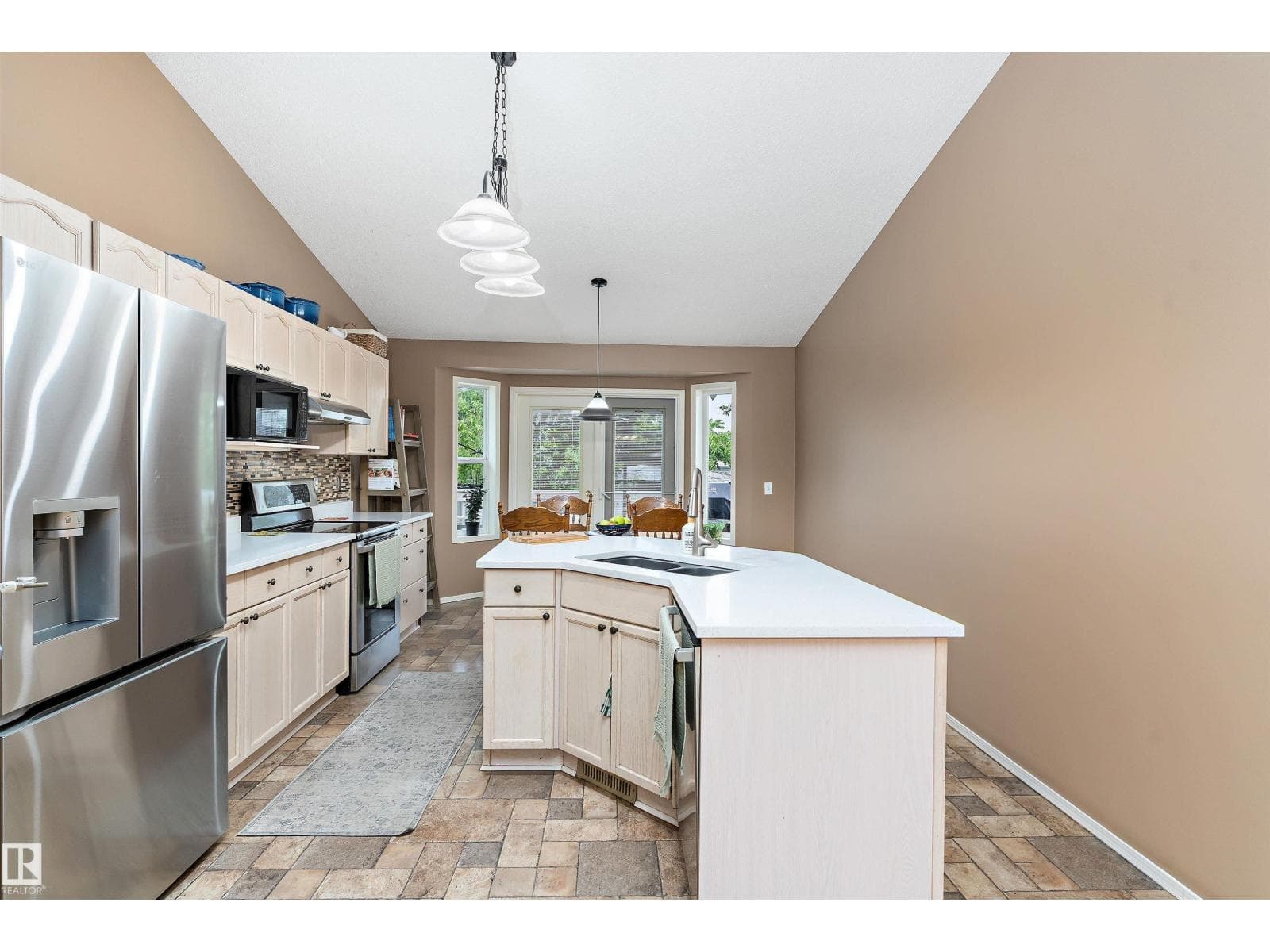 12811 161 AV NW — photo 5
