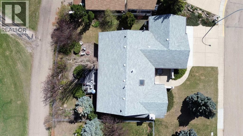 5949 45 Street Crescent — photo 4