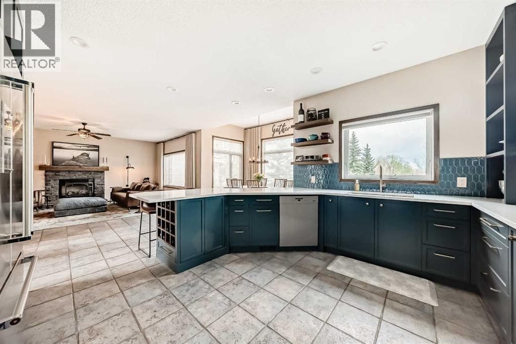 1416 Strathcona Drive SW — photo 3