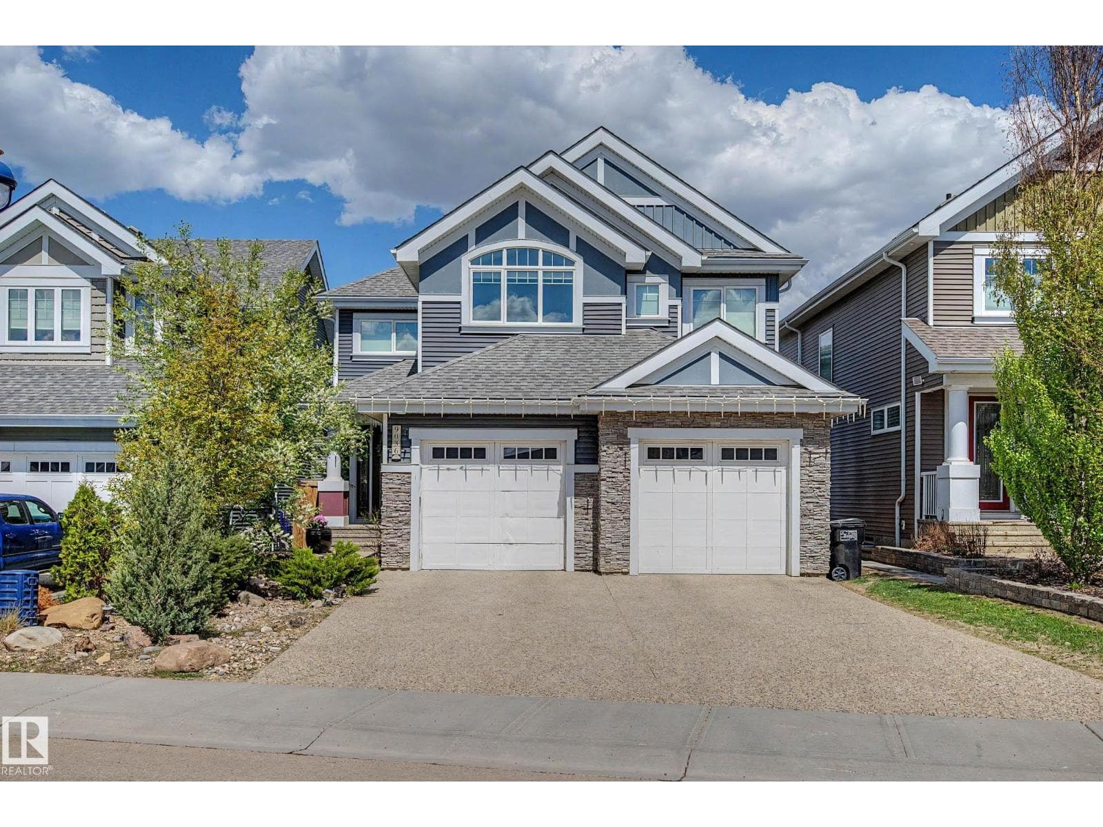 9036 24 AV SW